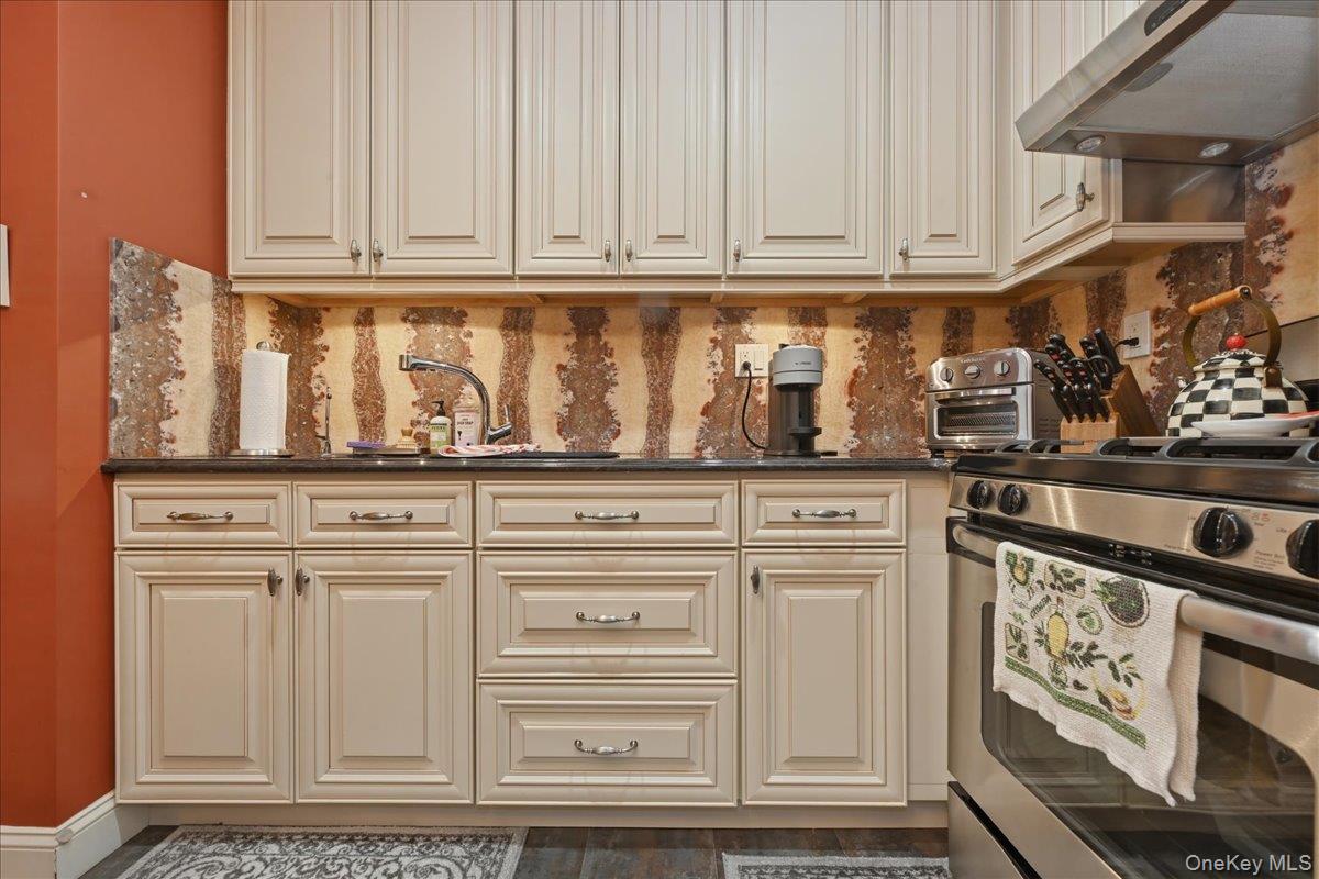 11-63 129th Street Property Photo 5