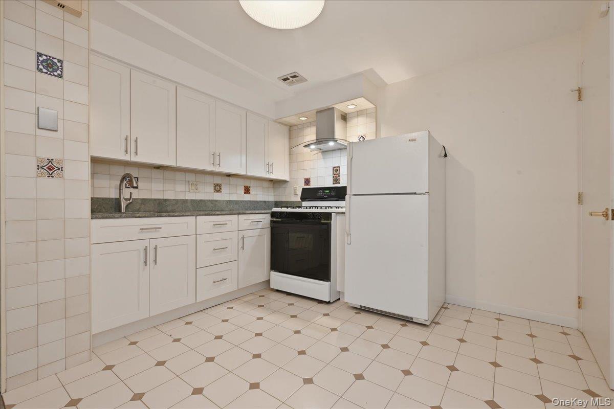 11-63 129th Street Property Photo 21