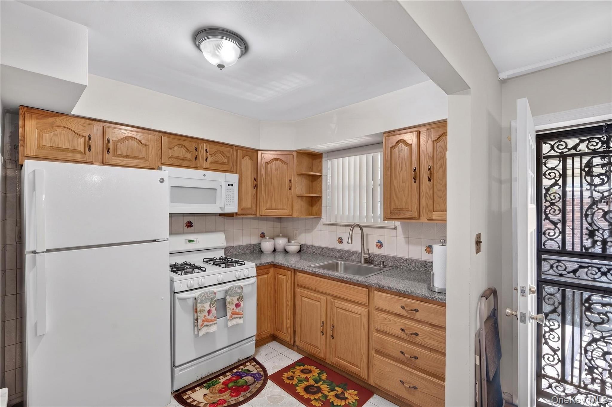 3043 Matthews Avenue Property Photo 6