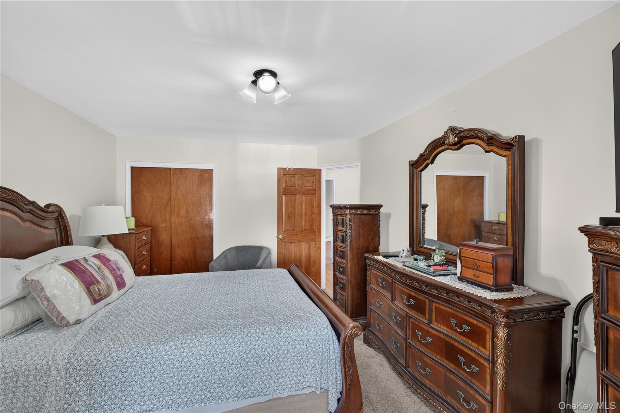 3043 Matthews Avenue Property Photo 7