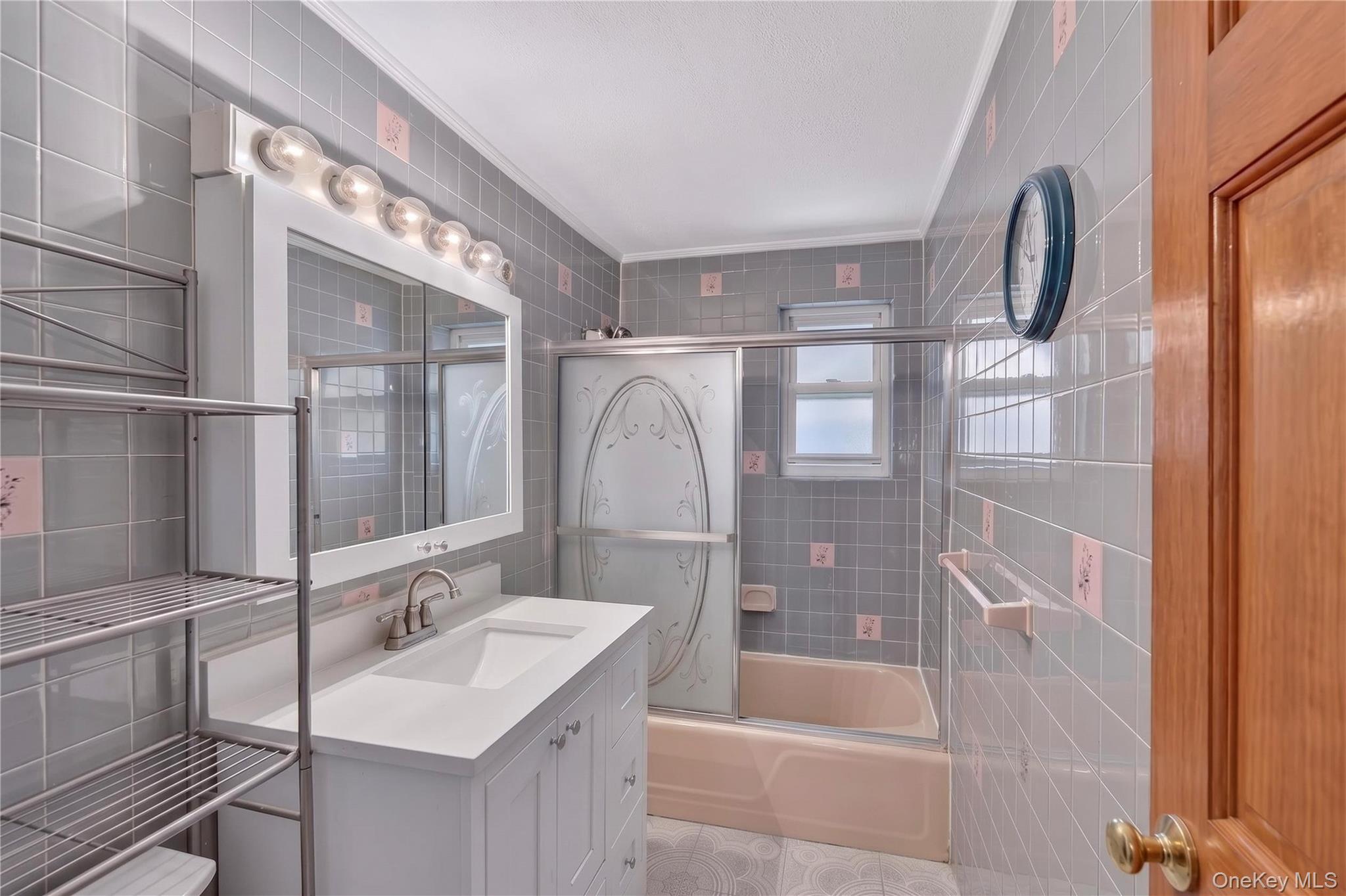 3043 Matthews Avenue Property Photo 10
