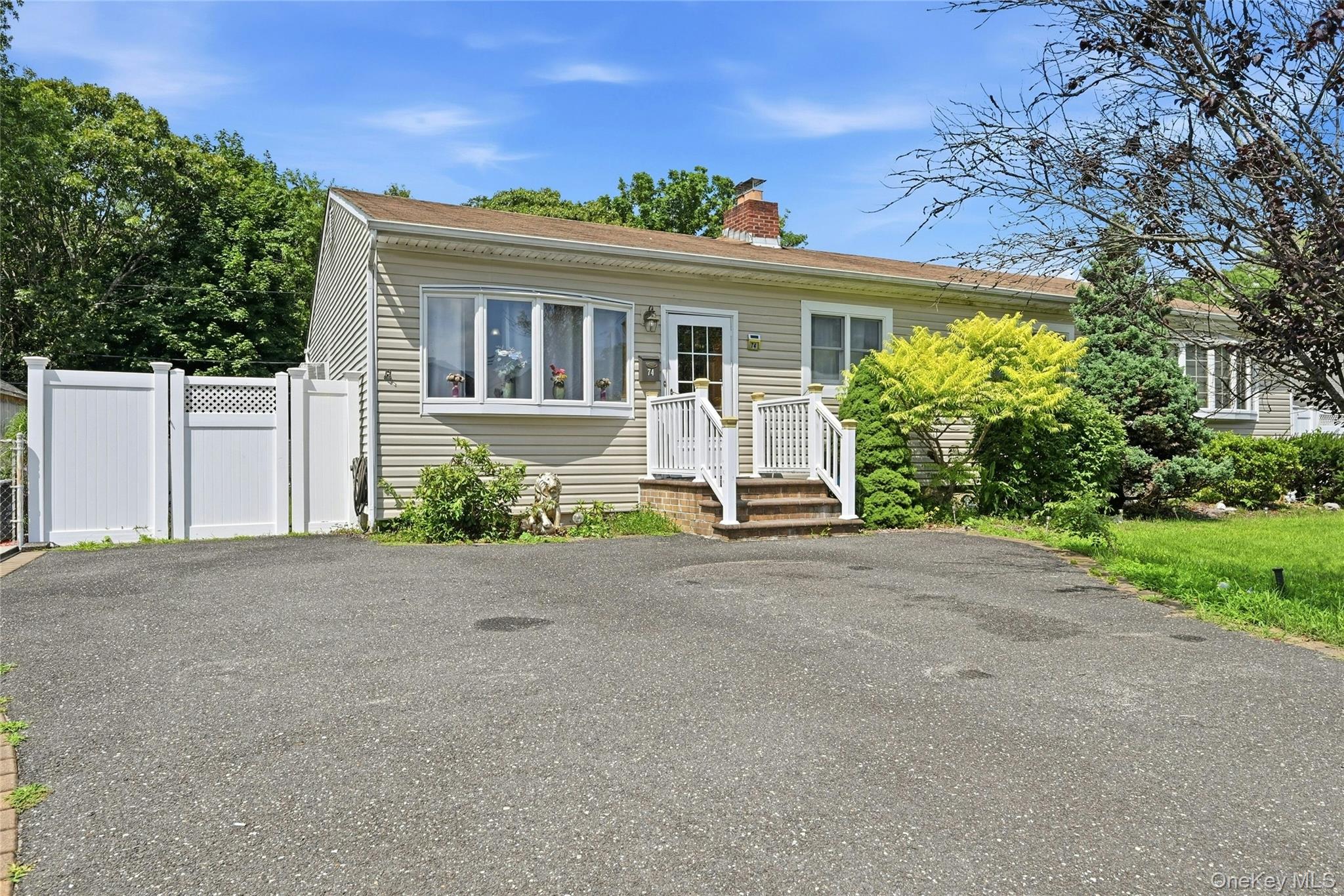 74 Tree Road Property Photo 2