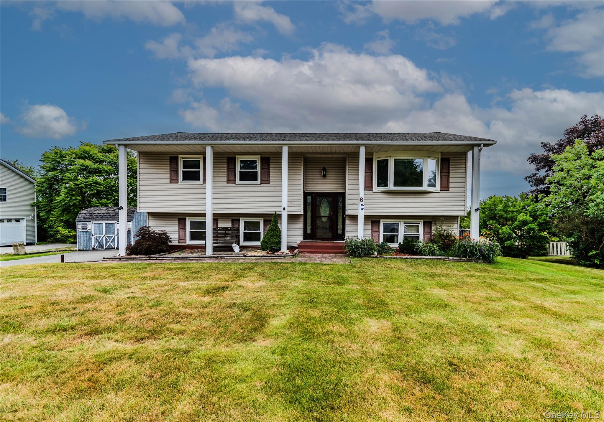6 Bates Circle Property Photo 1