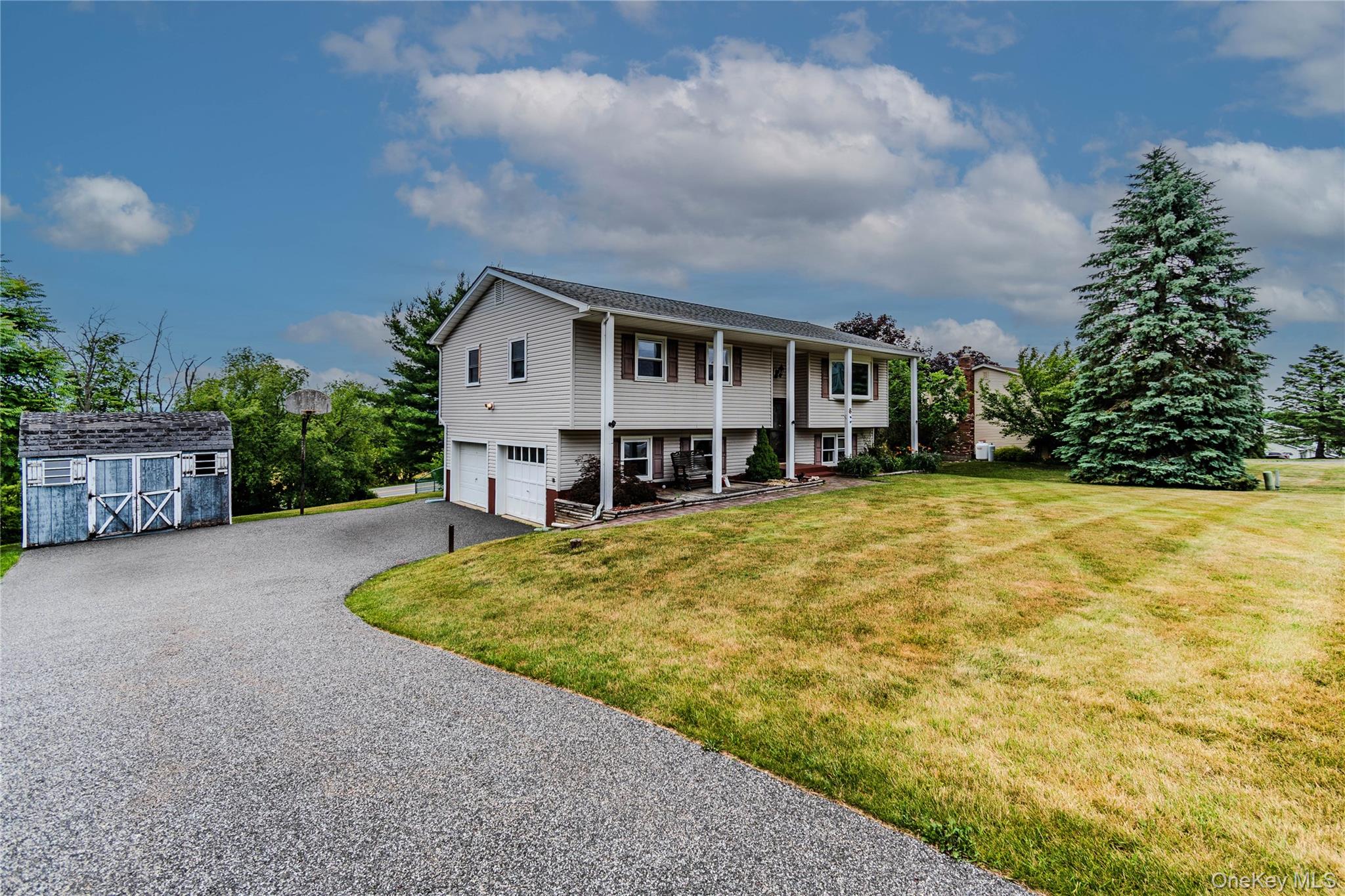 6 Bates Circle Property Photo 2