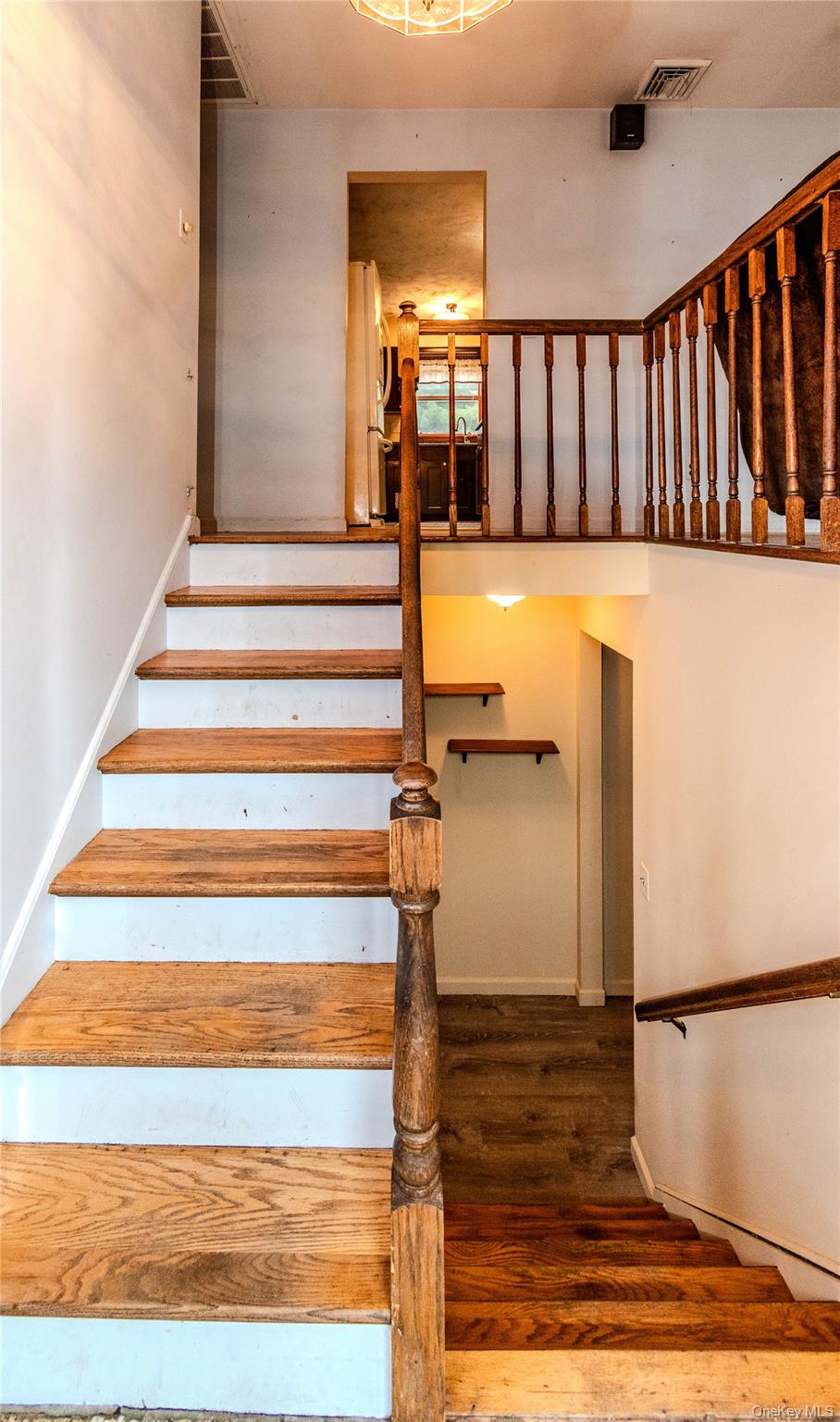 6 Bates Circle Property Photo 8