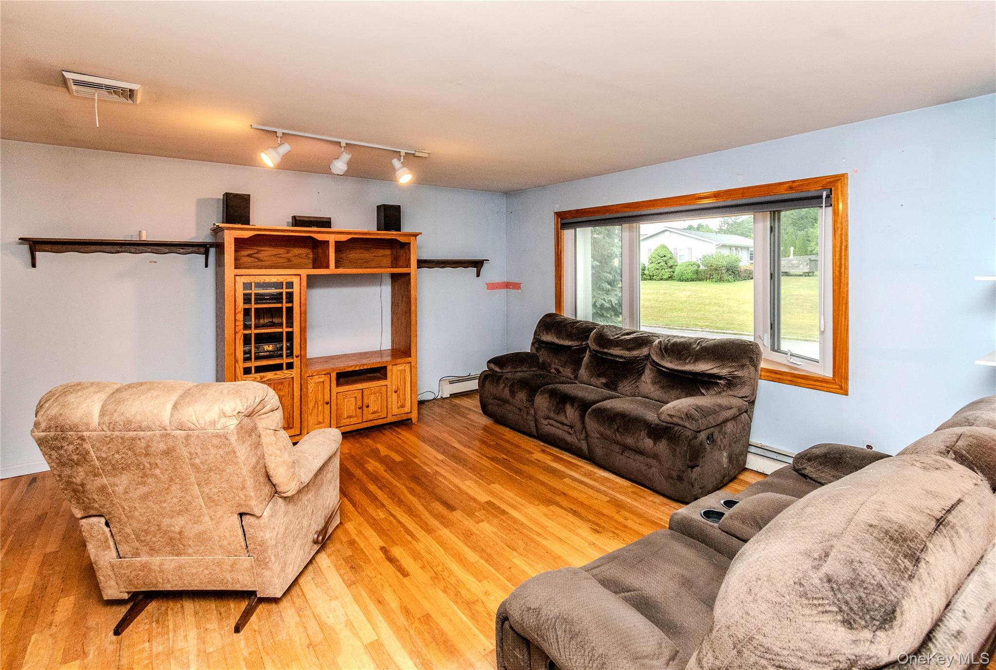 6 Bates Circle Property Photo 10