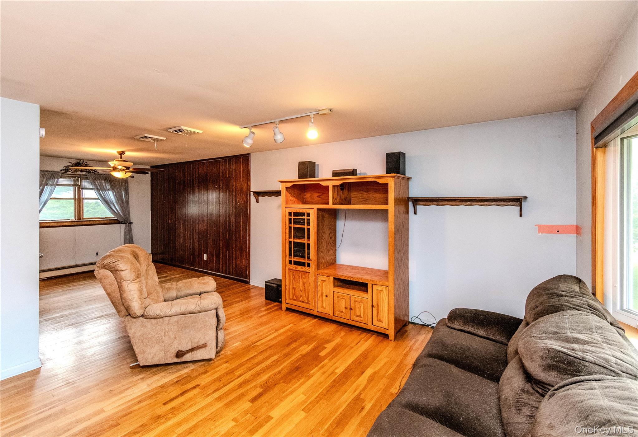 6 Bates Circle Property Photo 11