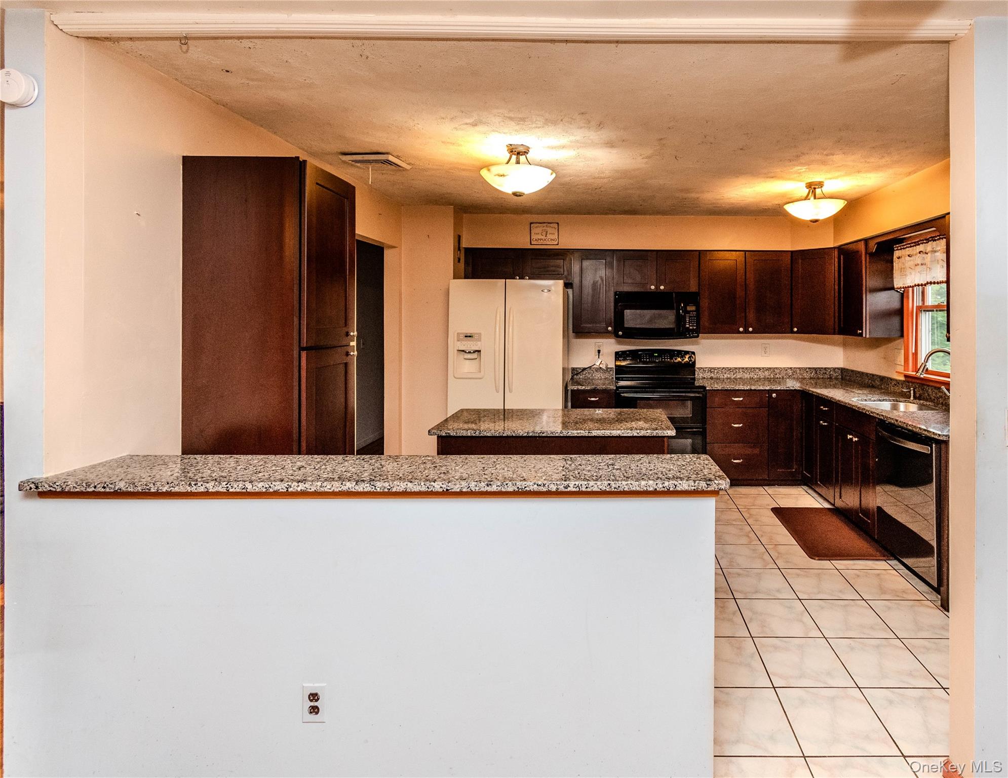 6 Bates Circle Property Photo 19