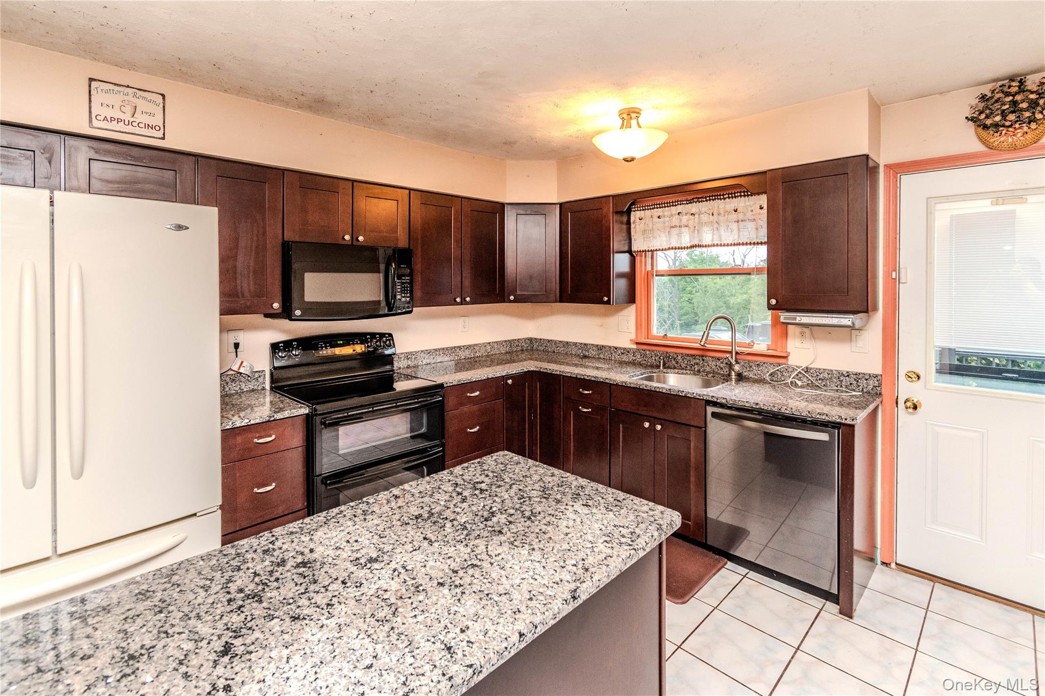 6 Bates Circle Property Photo 21