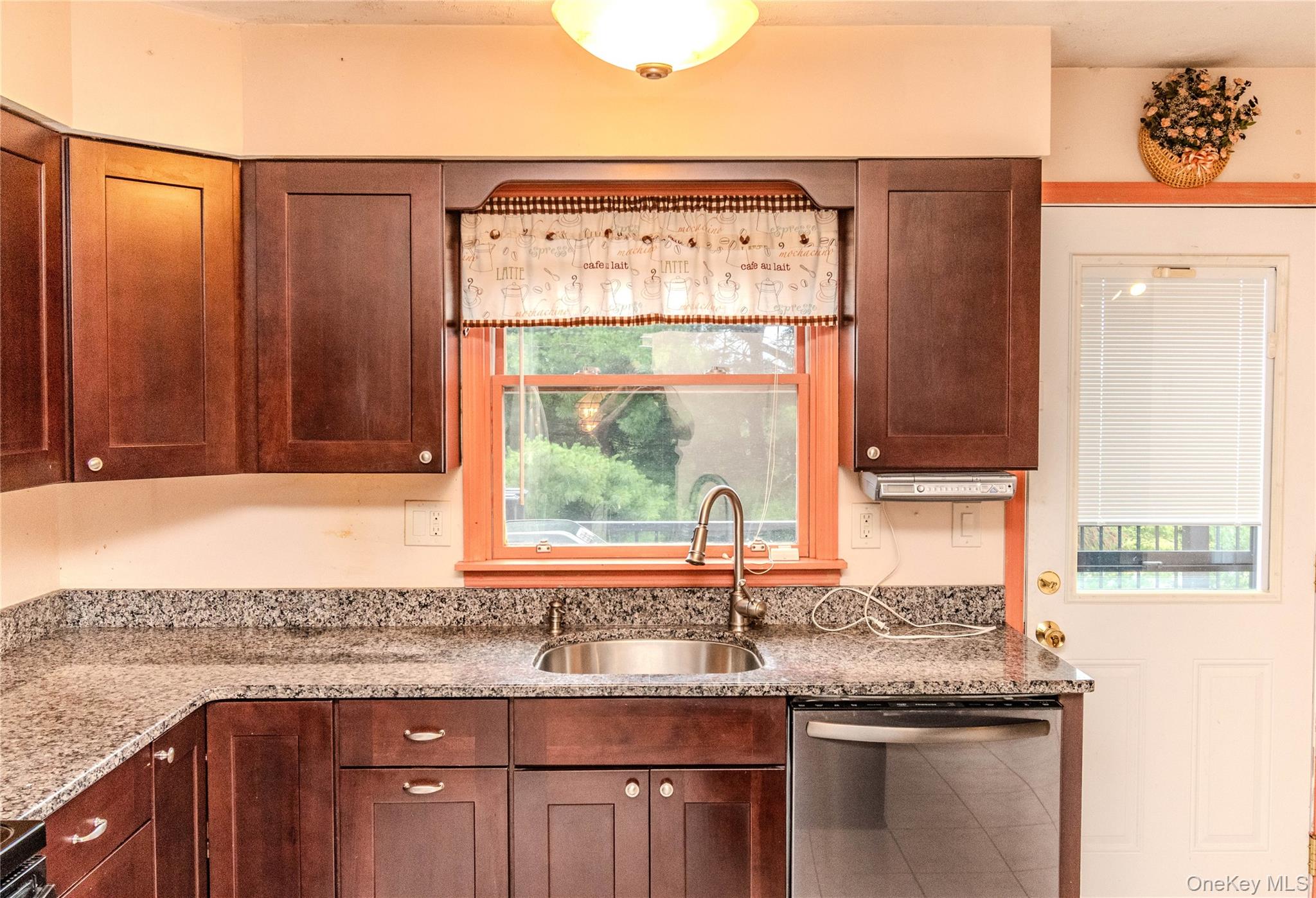 6 Bates Circle Property Photo 23