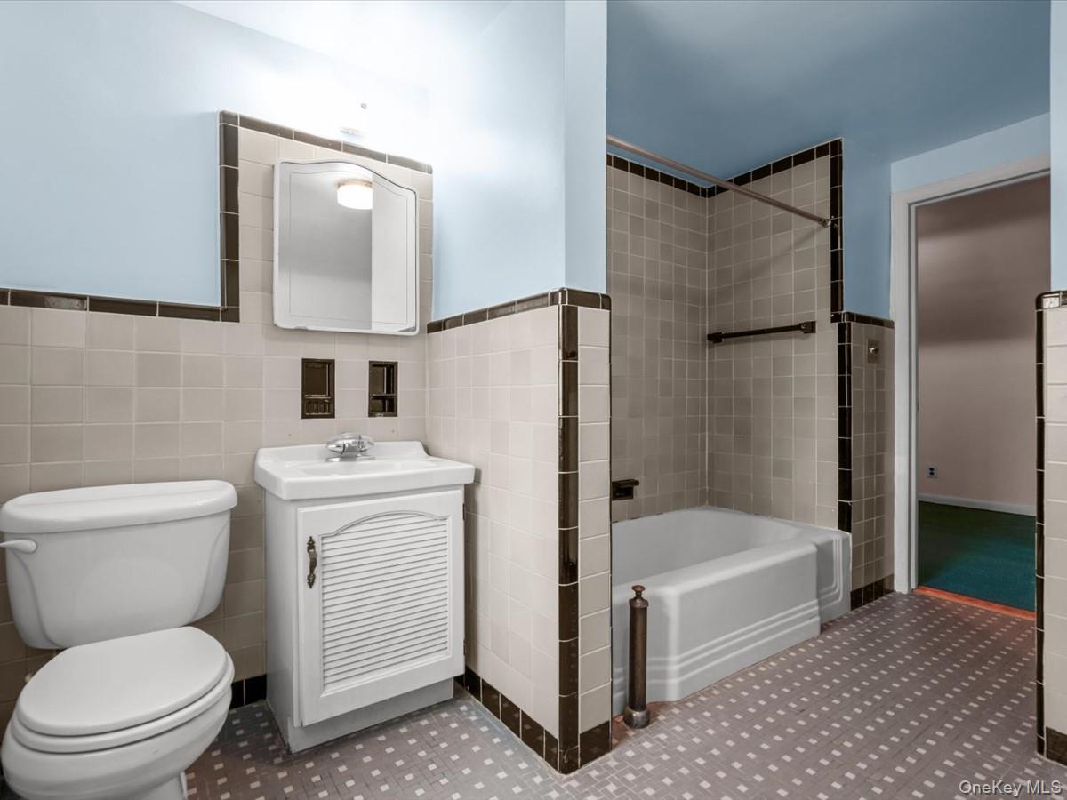 8026 217th Street Property Photo 29