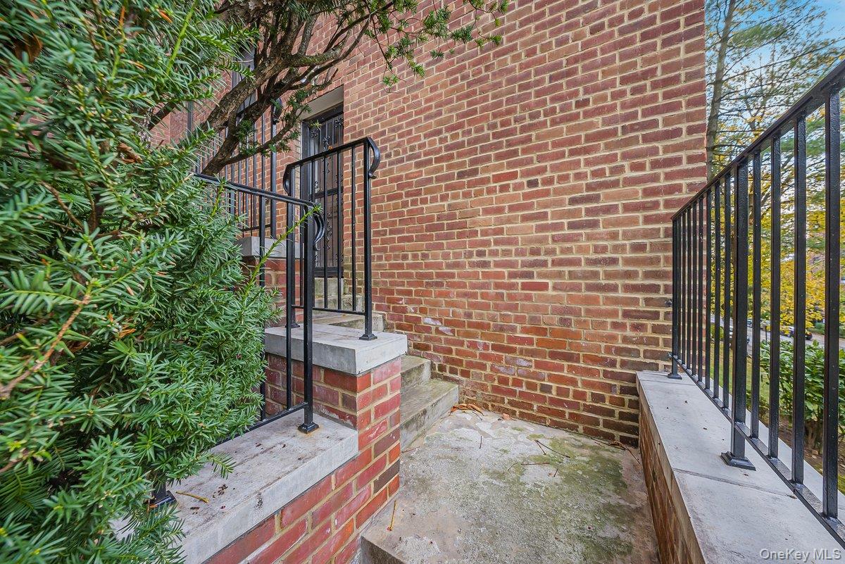 270 N Broadway Ps Property Photo 2