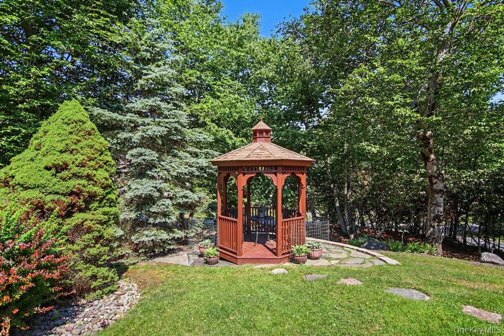 2 Douglas Street Property Photo 12