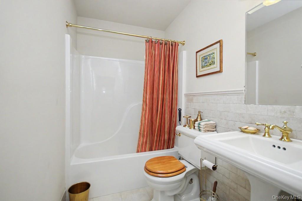 2 Douglas Street Property Photo 25