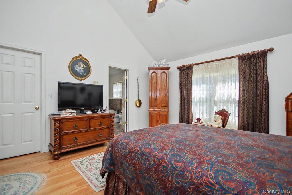 2 Douglas Street Property Photo 32
