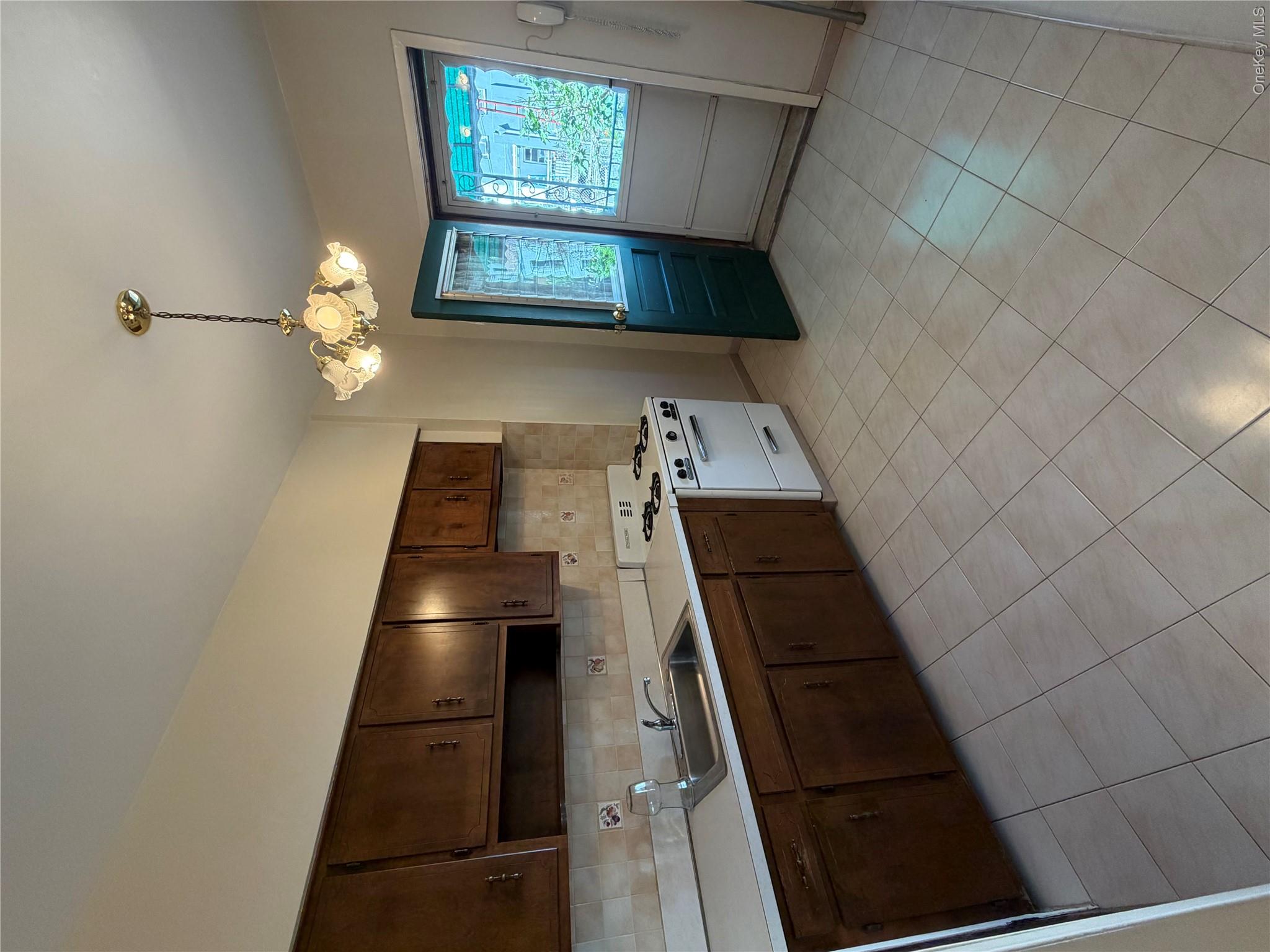 1263 Bay Ridge Parkway Property Photo 2