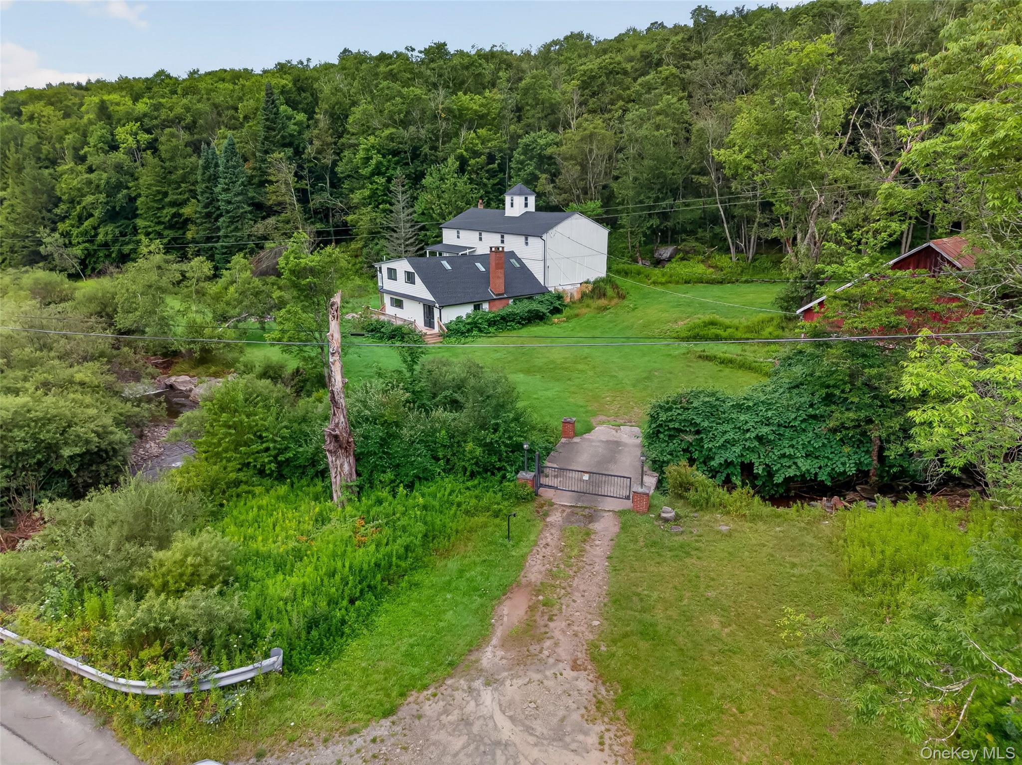 609 Grooville Road Property Photo 8