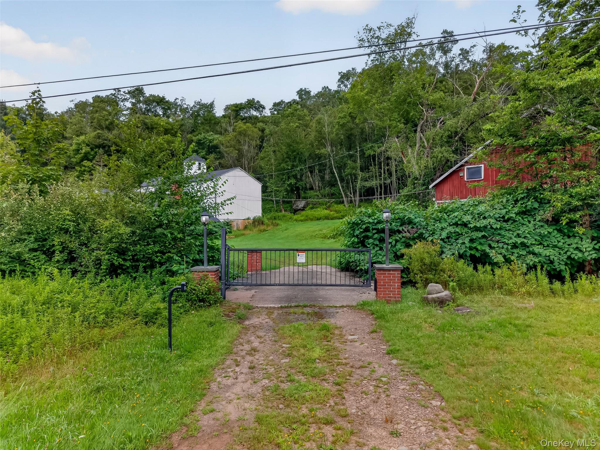 609 Grooville Road Property Photo 9