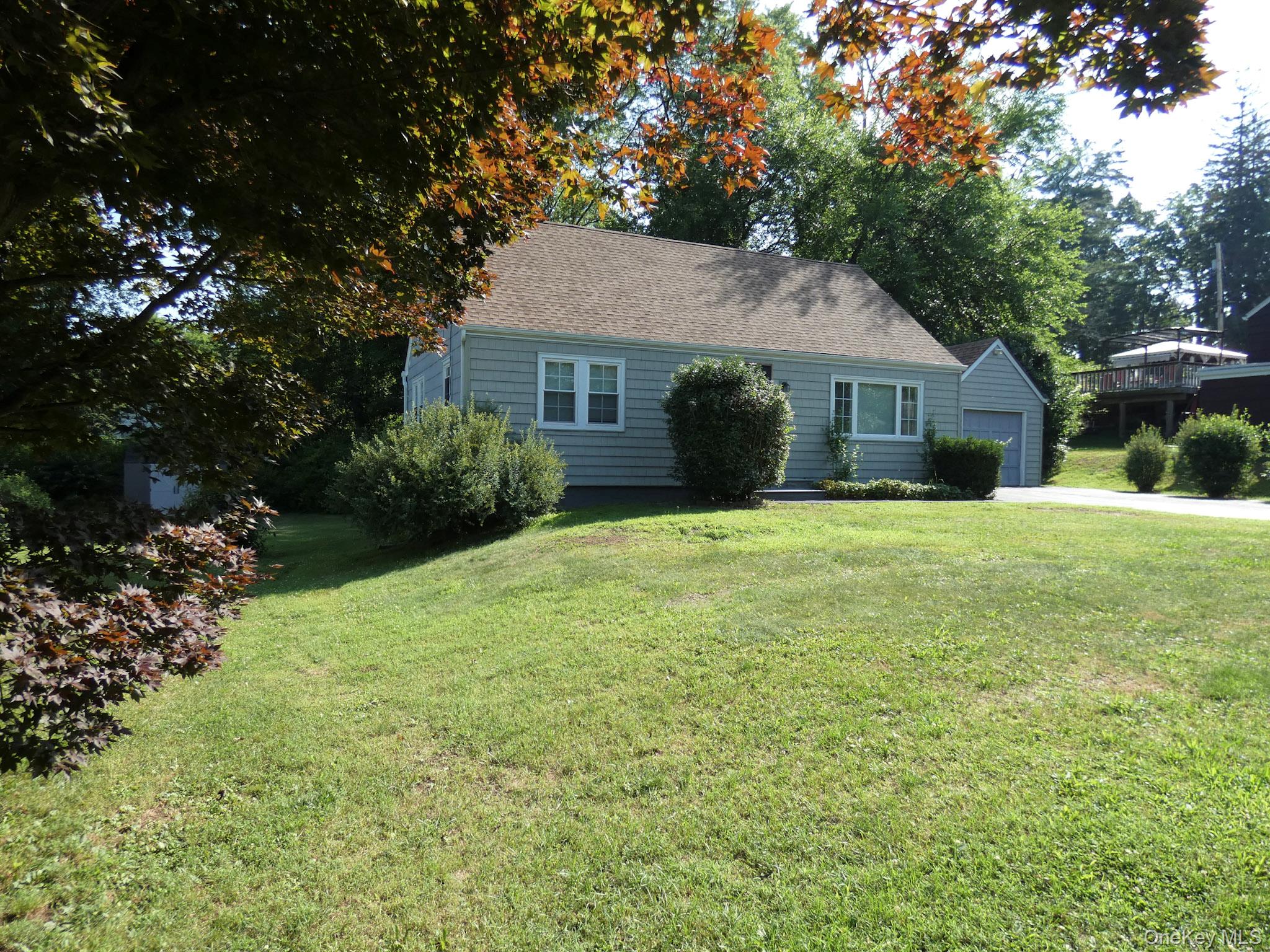28 Hilltop Drive Property Photo 2