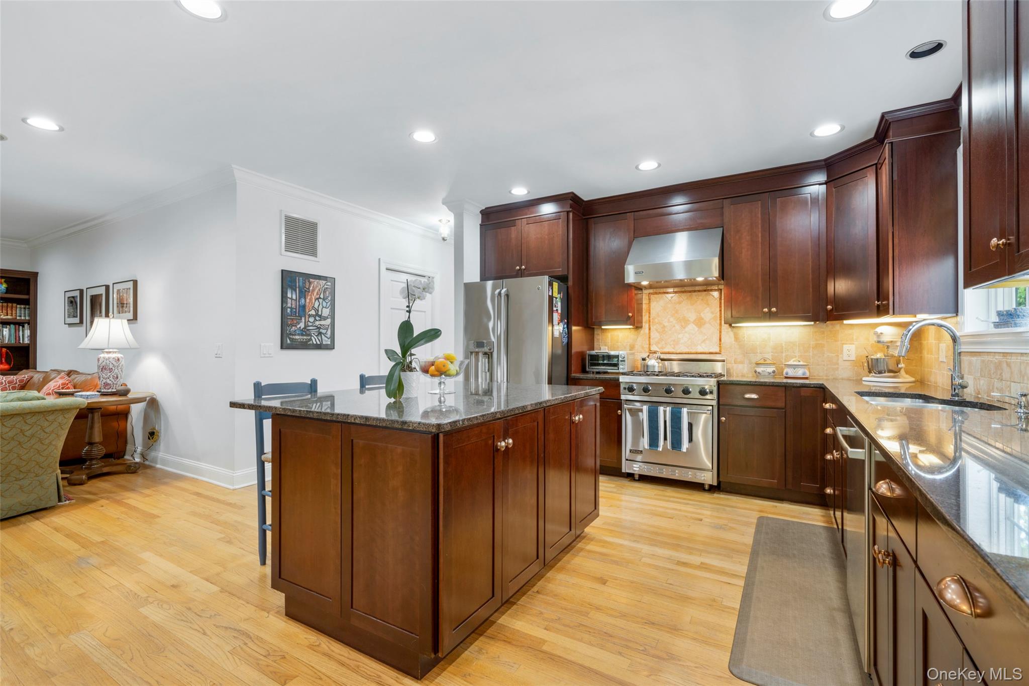 525 Carroll Avenue Property Photo 9