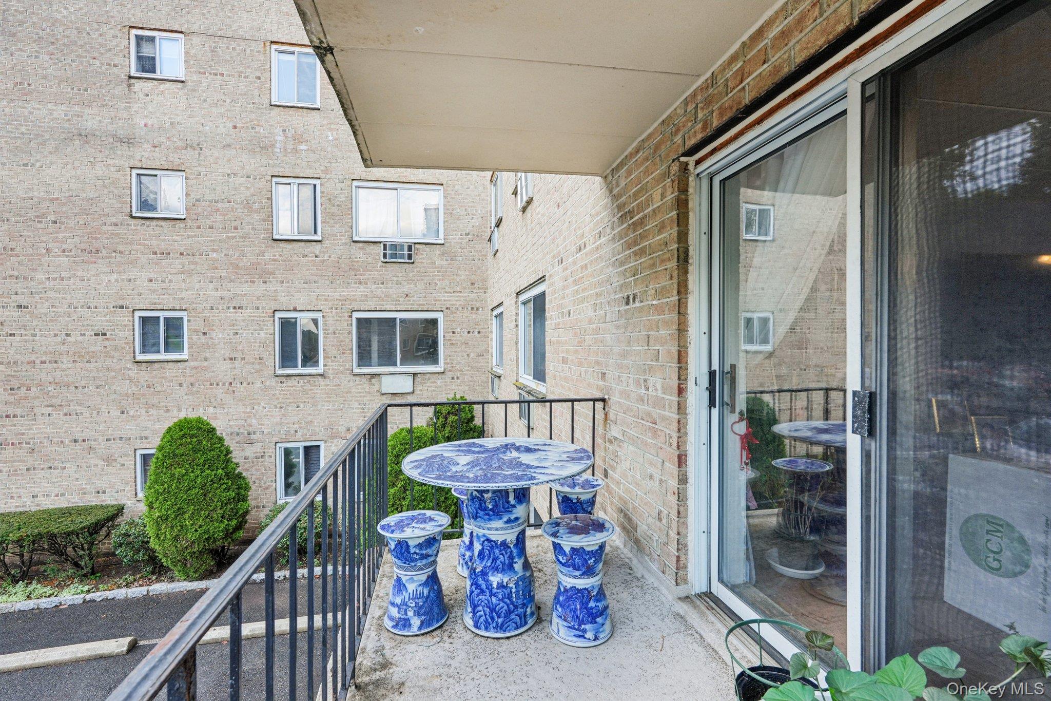 2035 Central Park Avenue 1k Property Photo 5