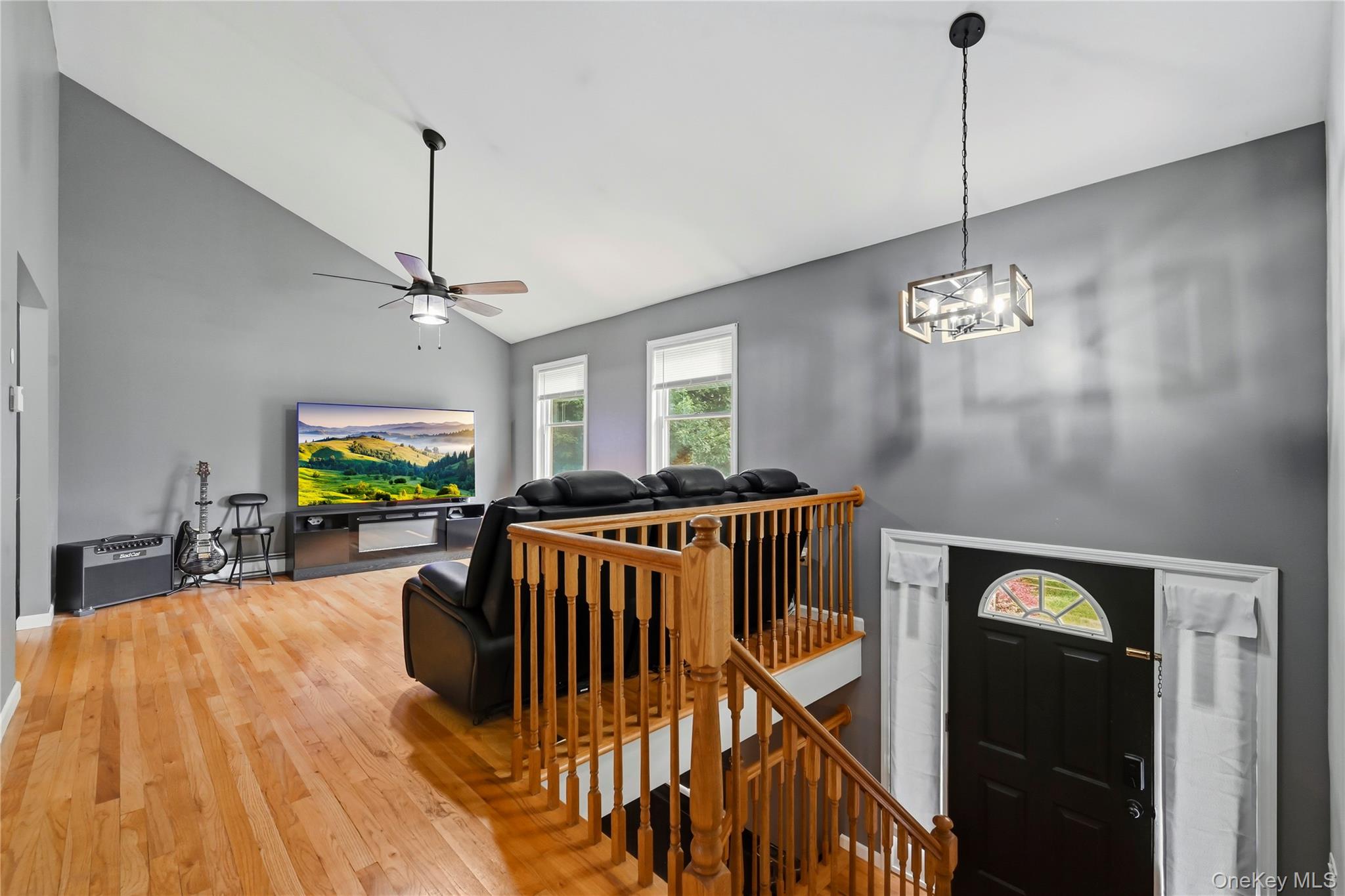 564 Clove Road Property Photo 8