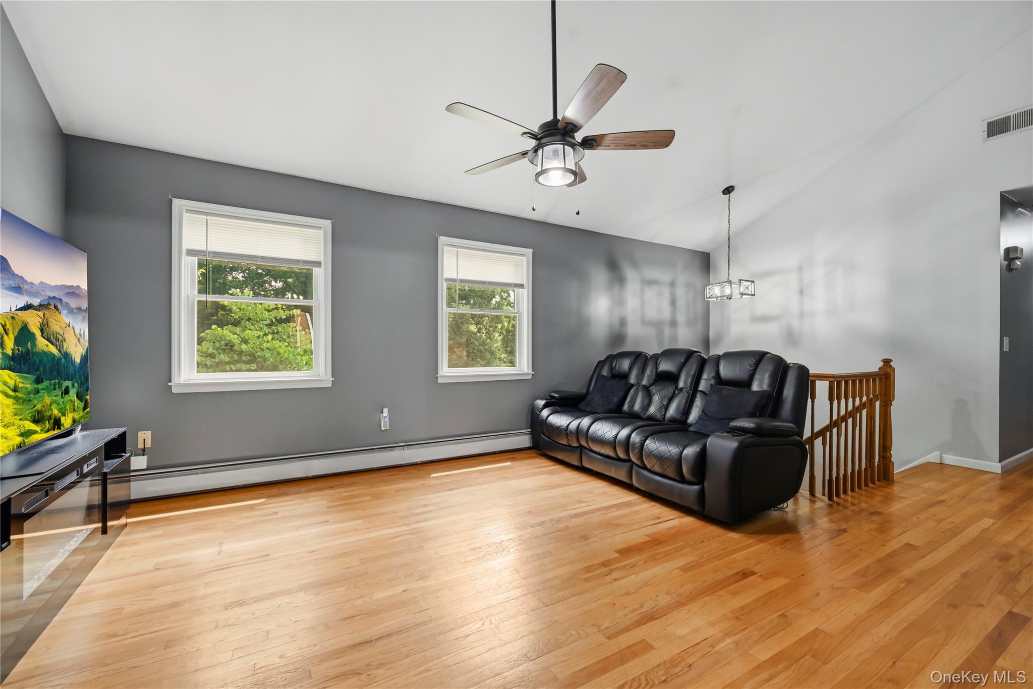564 Clove Road Property Photo 10