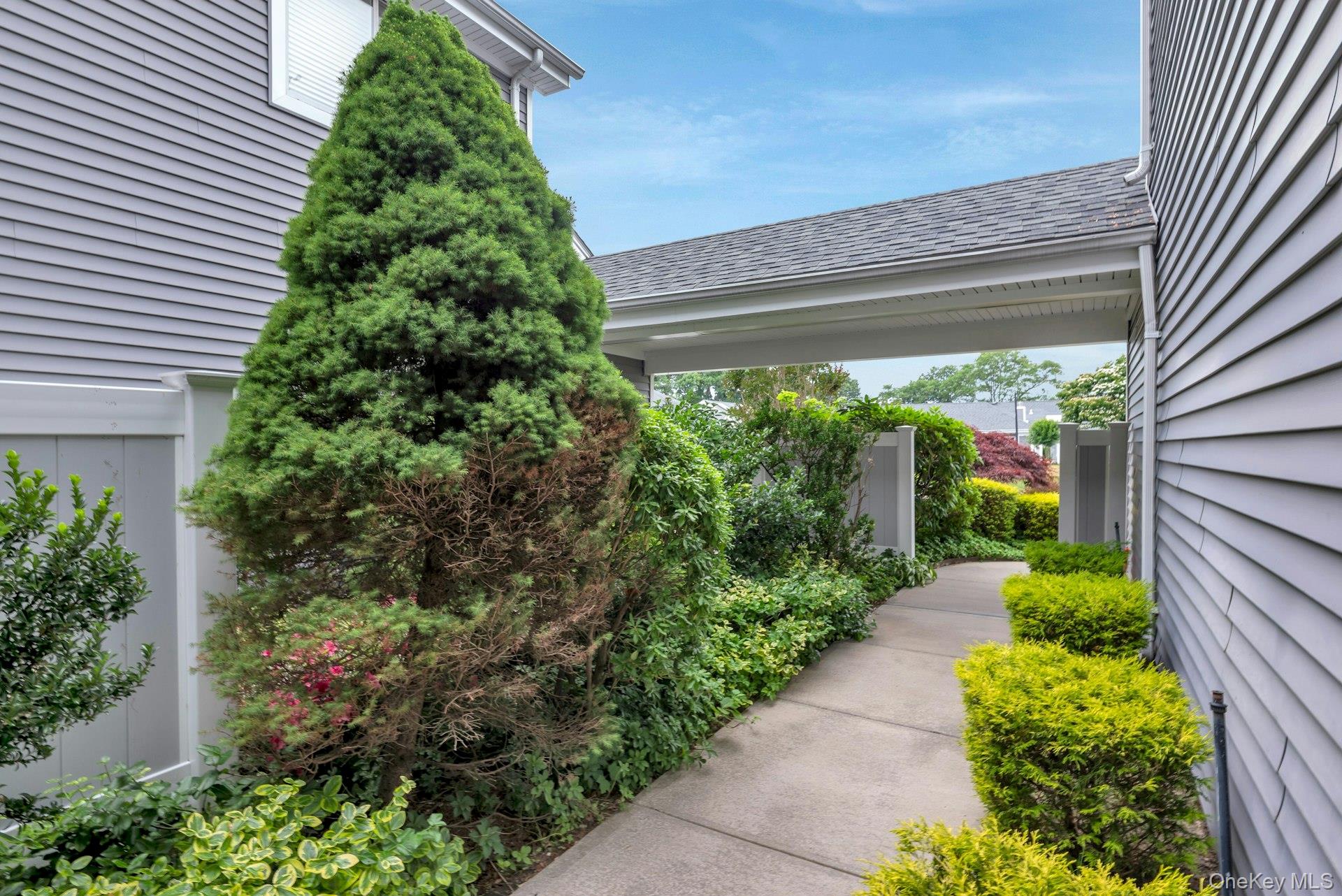 216 River Drive Property Photo 2