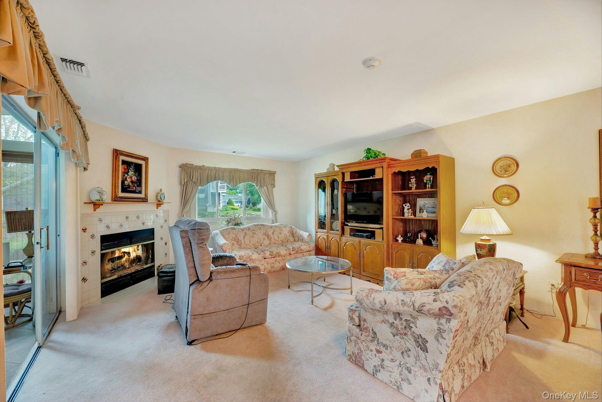 216 River Drive Property Photo 5