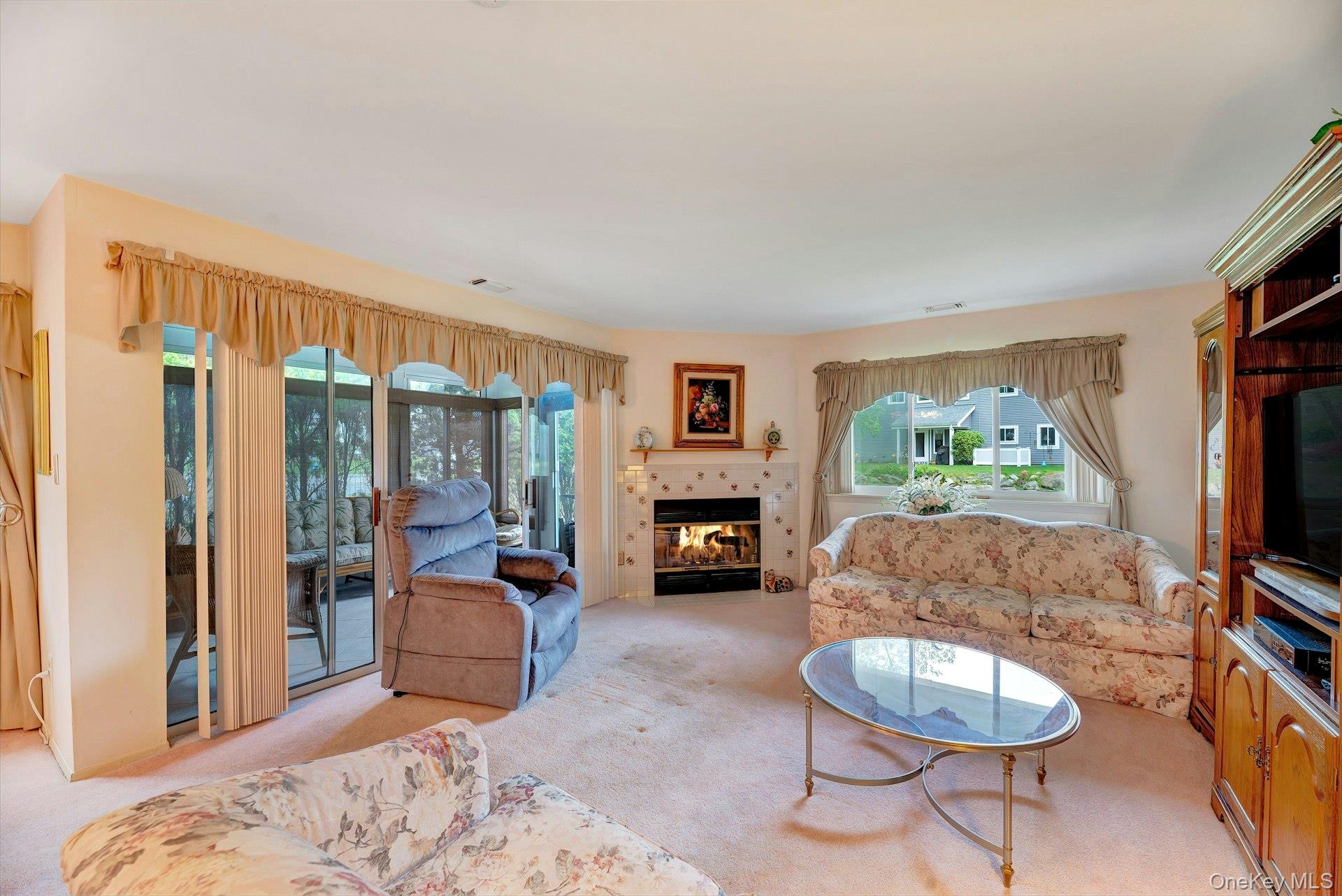 216 River Drive Property Photo 6