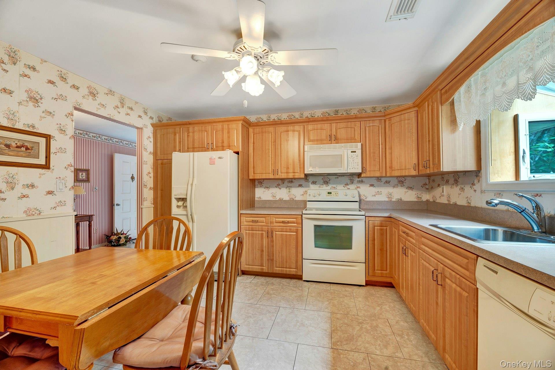 216 River Drive Property Photo 10