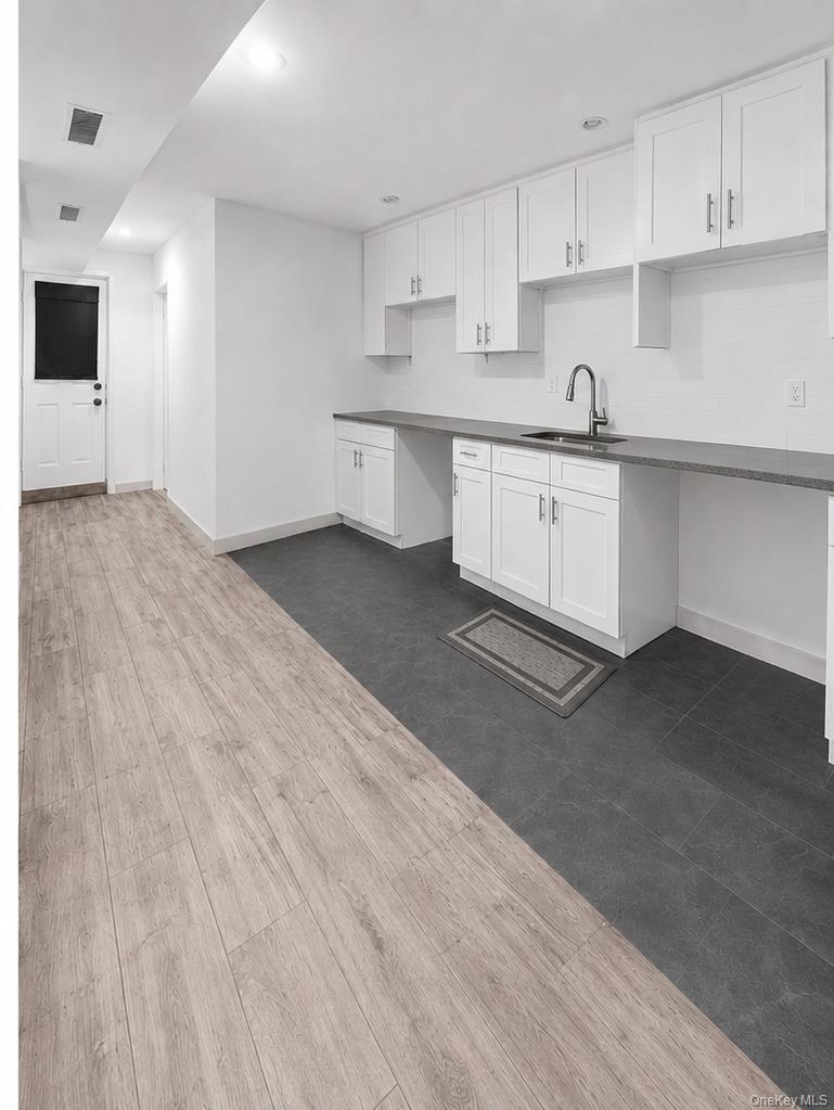 253 Robinson Avenue Property Photo 4