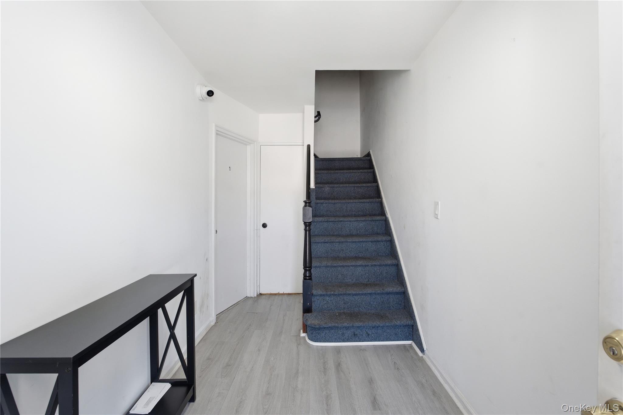 253 Robinson Avenue Property Photo 10