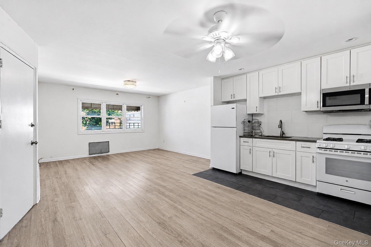 253 Robinson Avenue Property Photo 11