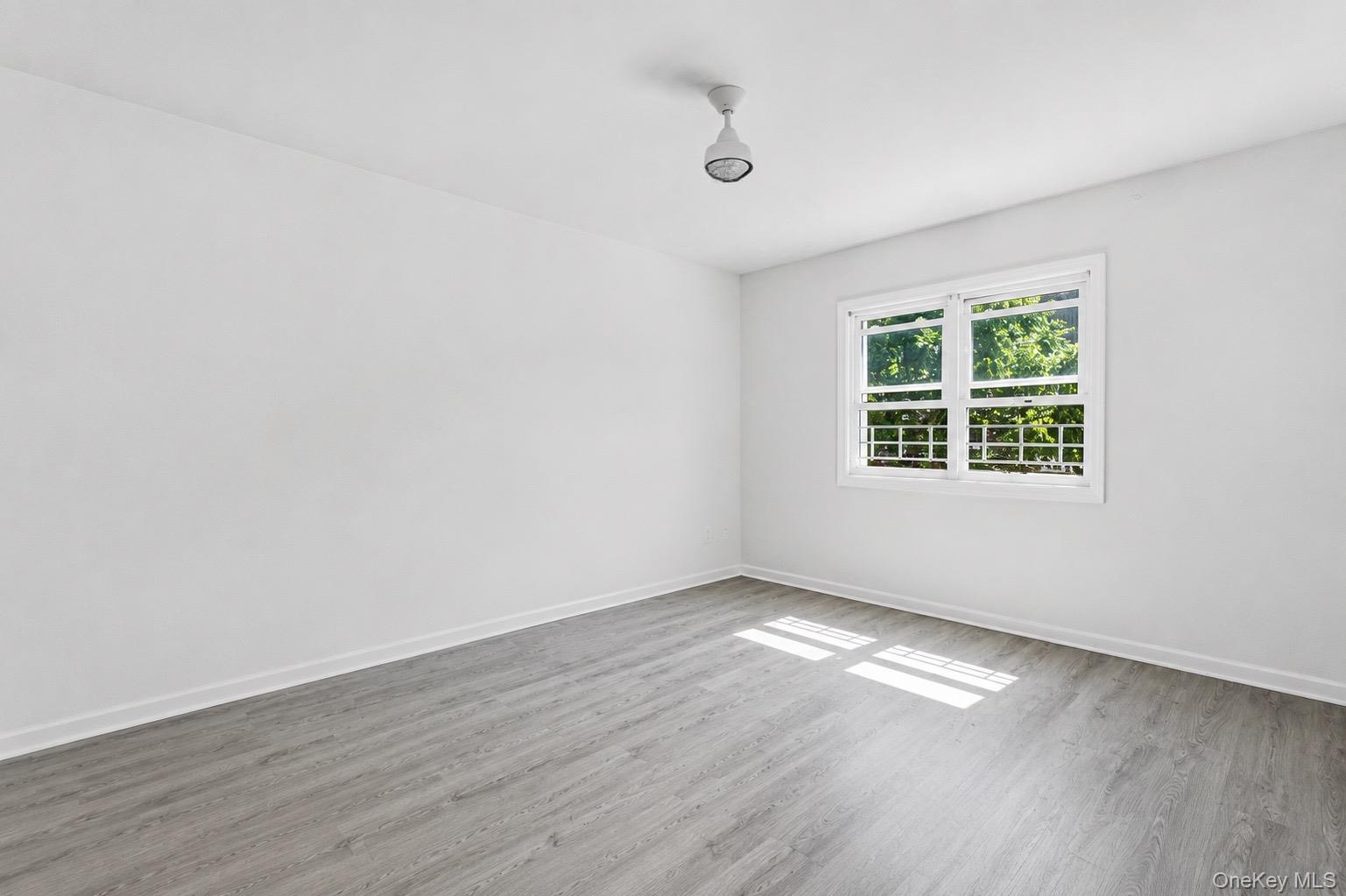 253 Robinson Avenue Property Photo 16
