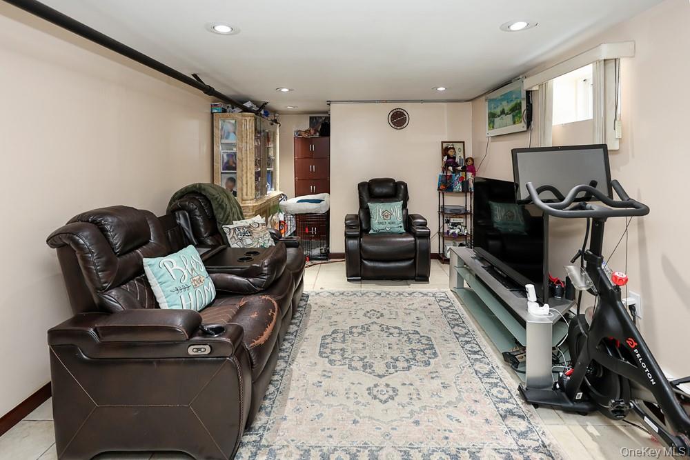 18348 Camden Avenue Property Photo 15