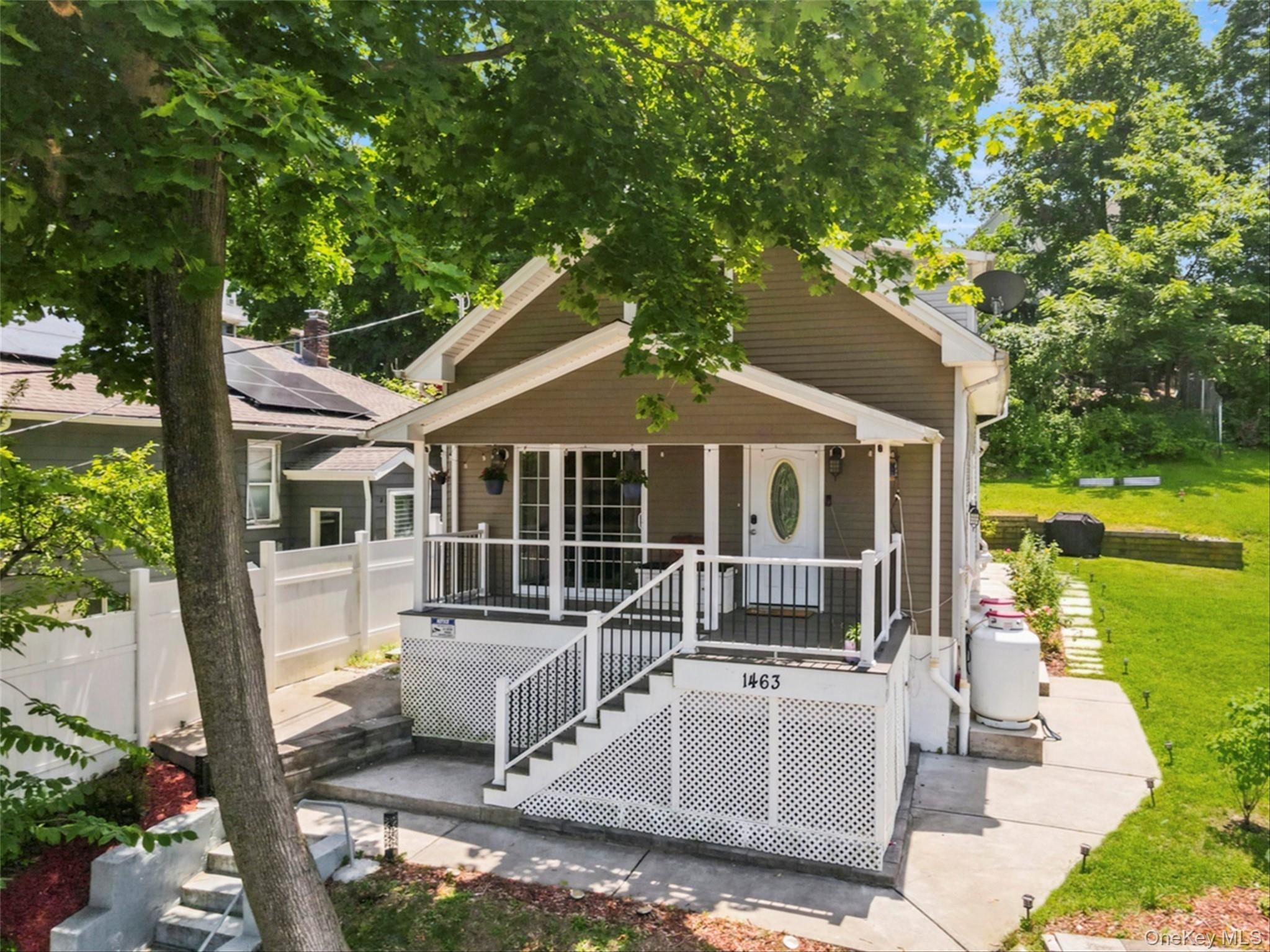 1463 Lincoln Terrace Property Photo 1