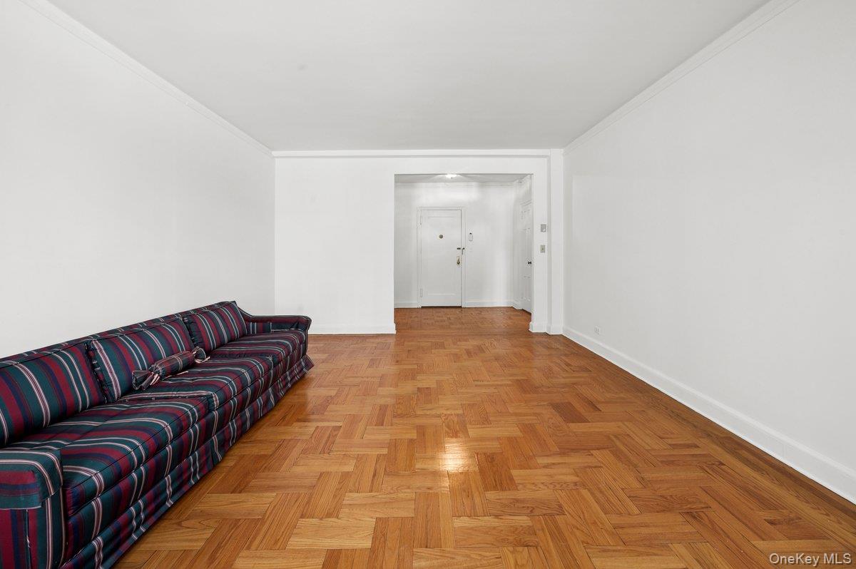 7 Midland Gardens 1m Property Photo 5