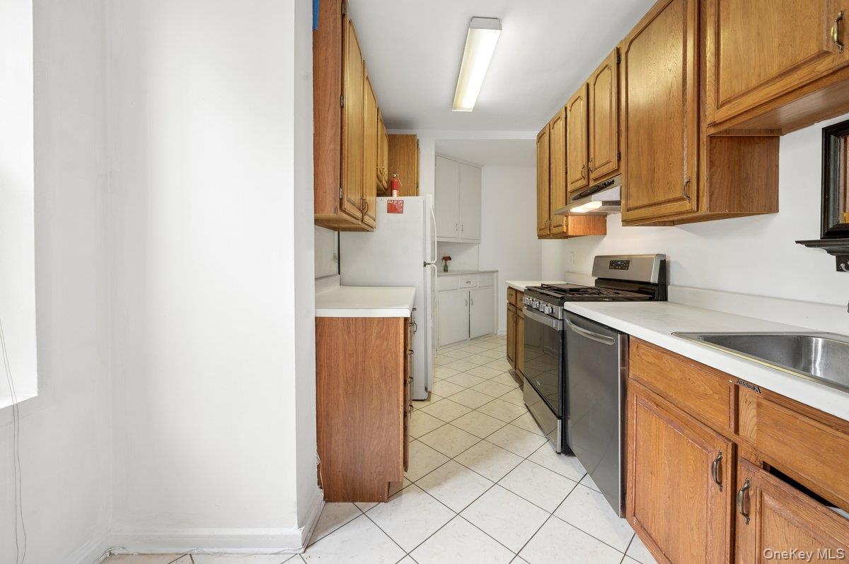 7 Midland Gardens 1m Property Photo 8