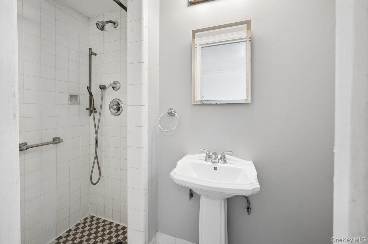 7 Midland Gardens 1m Property Photo 13