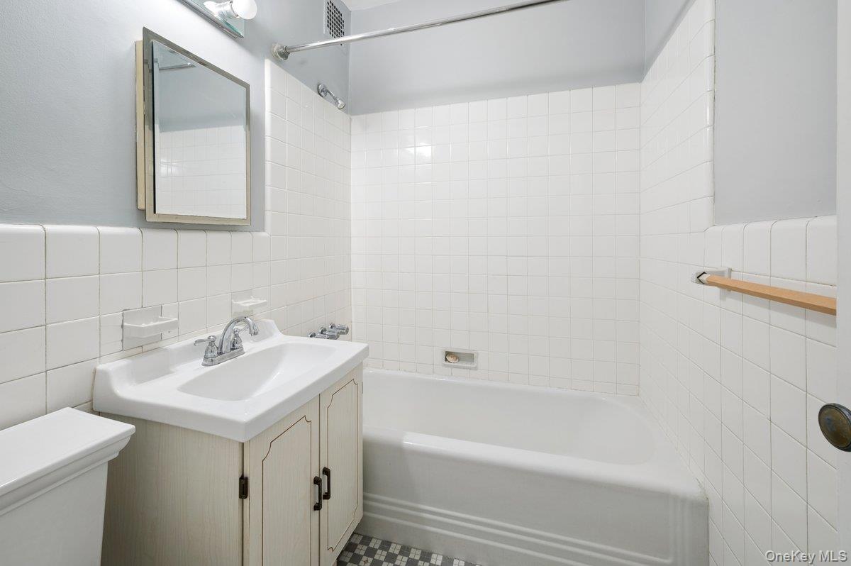 7 Midland Gardens 1m Property Photo 18