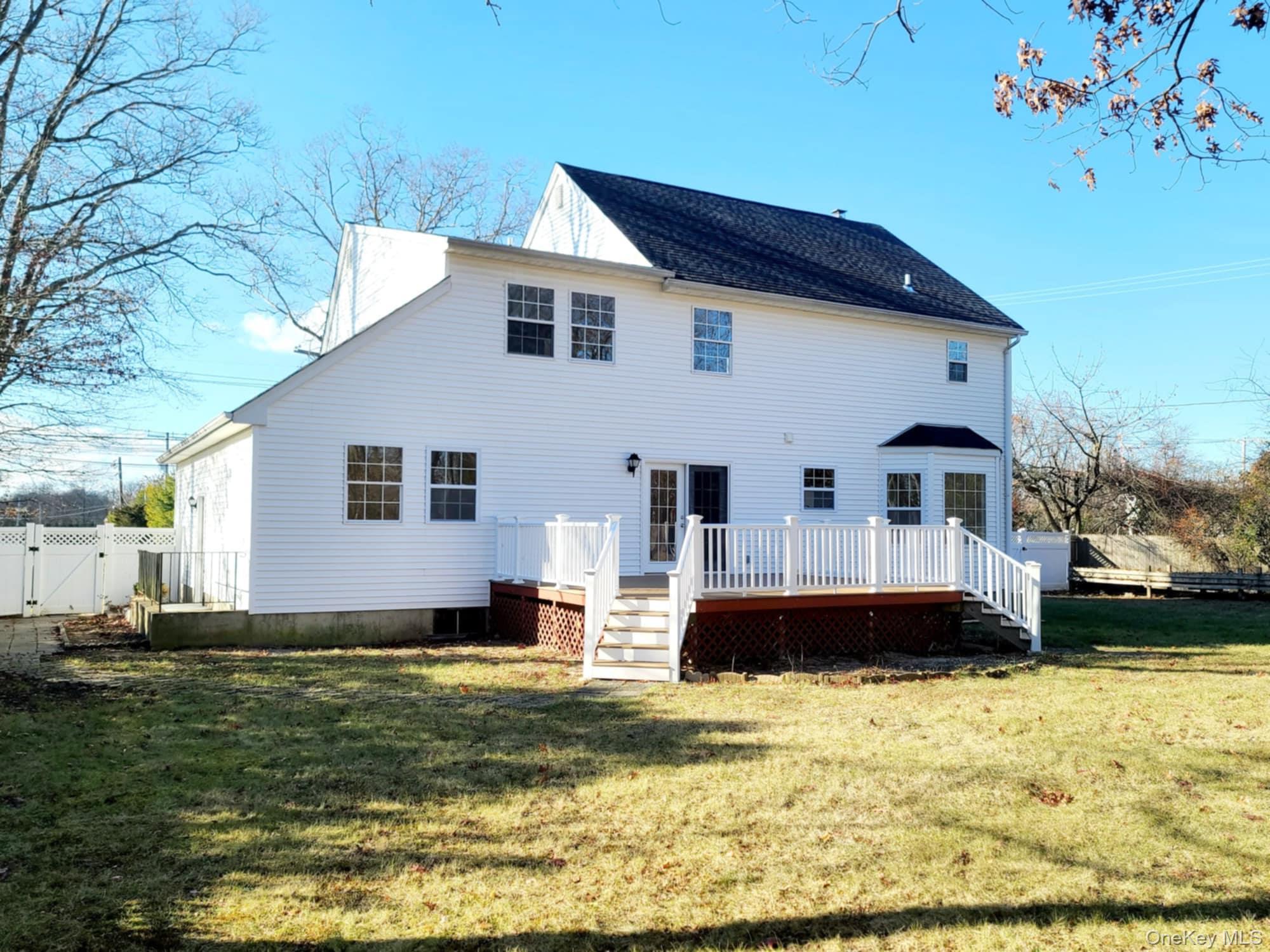 89 Railroad Avenue Property Photo 2