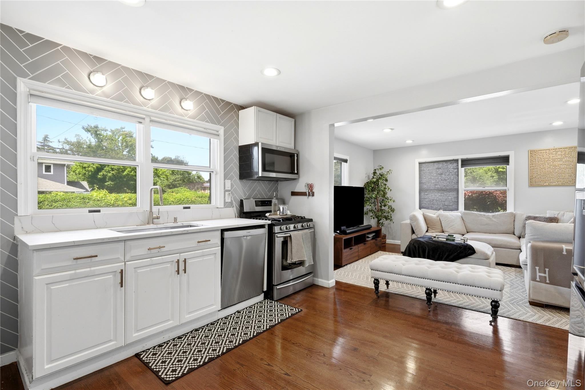 382 Johnson Avenue Property Photo 8