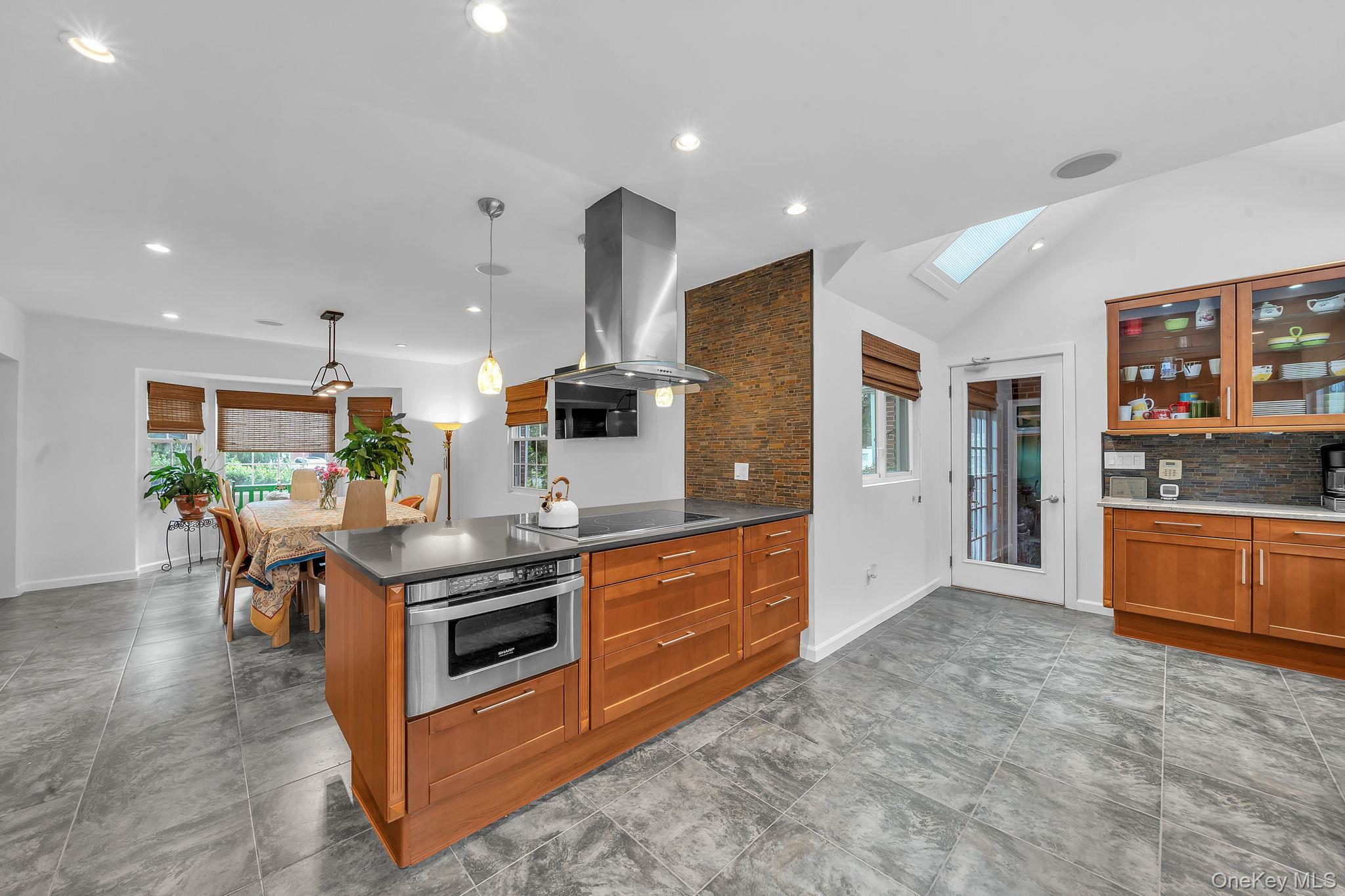 863 Richmond Road Property Photo 12
