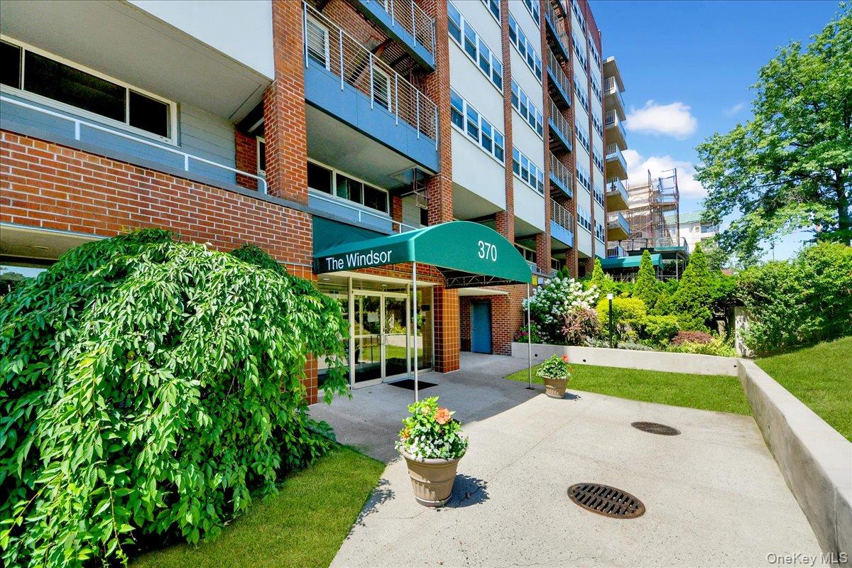 370 Westchester Avenue 3M Property Photo 1
