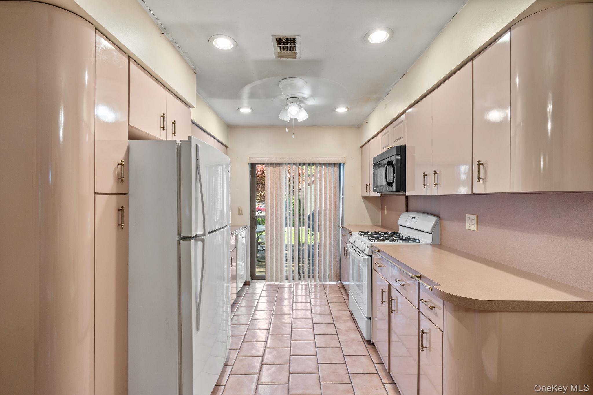 528 Lake Court 528 Property Photo 7
