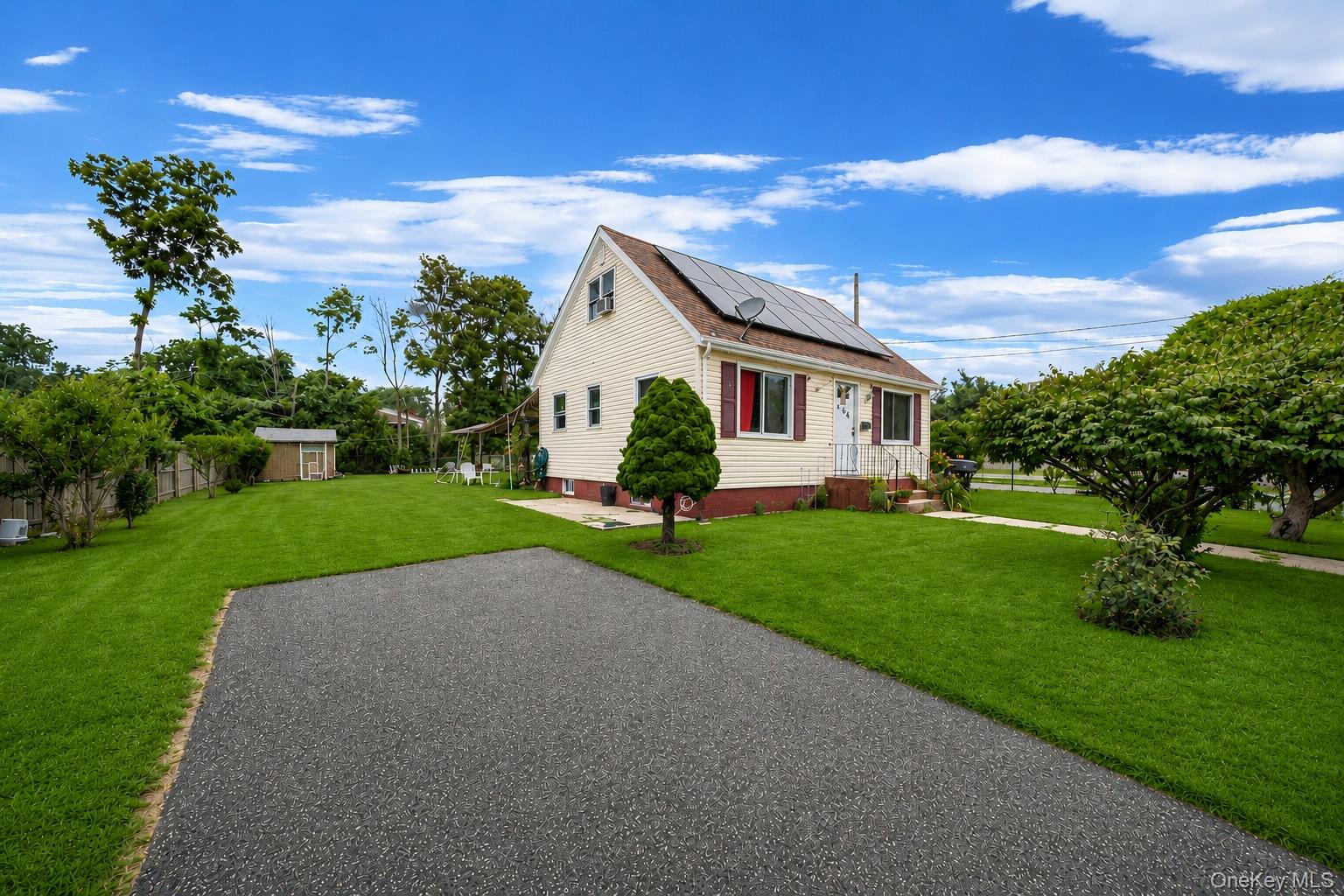 366 Albany Avenue Property Photo 1