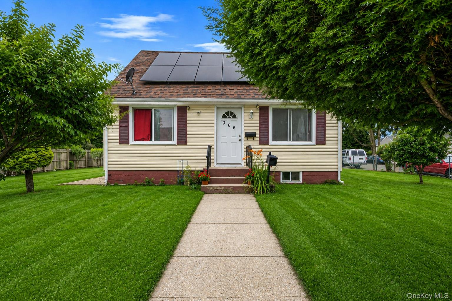366 Albany Avenue Property Photo 2