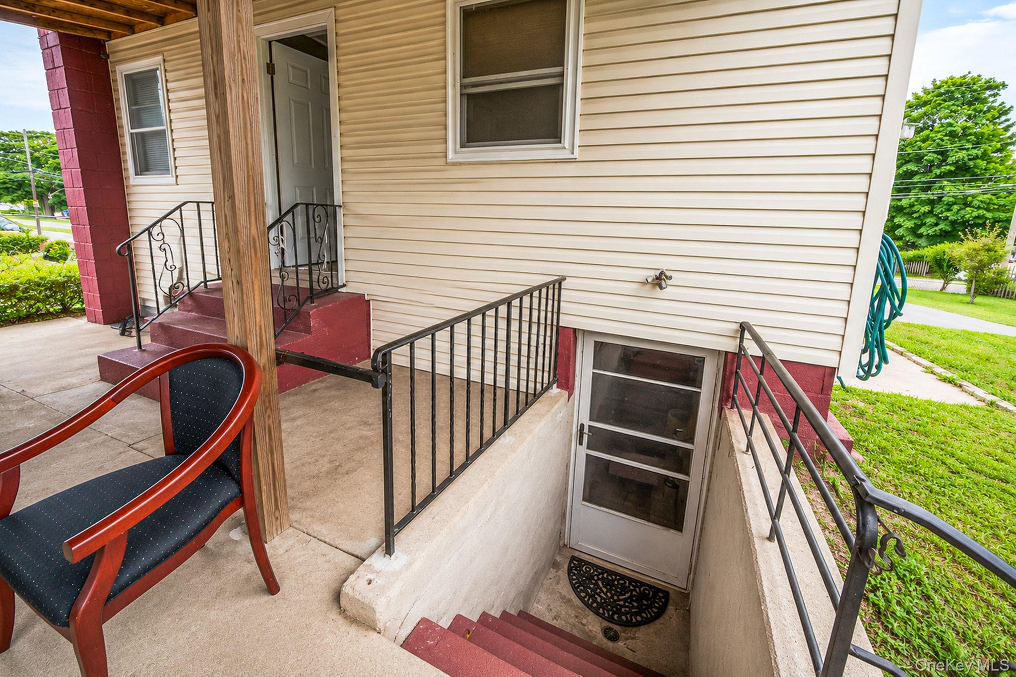 366 Albany Avenue Property Photo 3