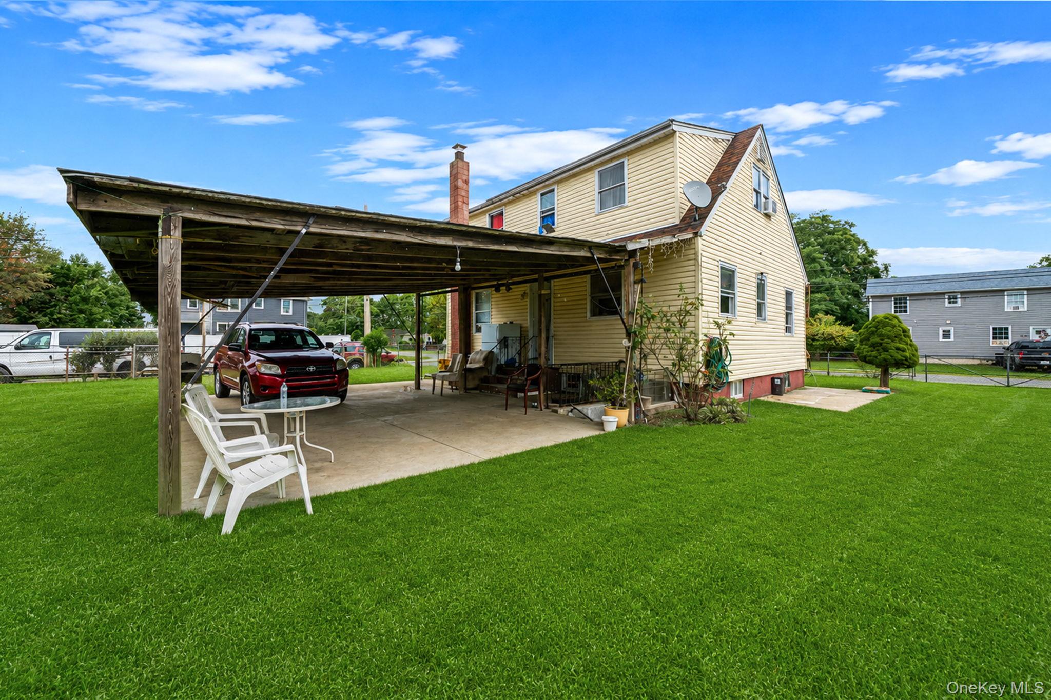 366 Albany Avenue Property Photo 6
